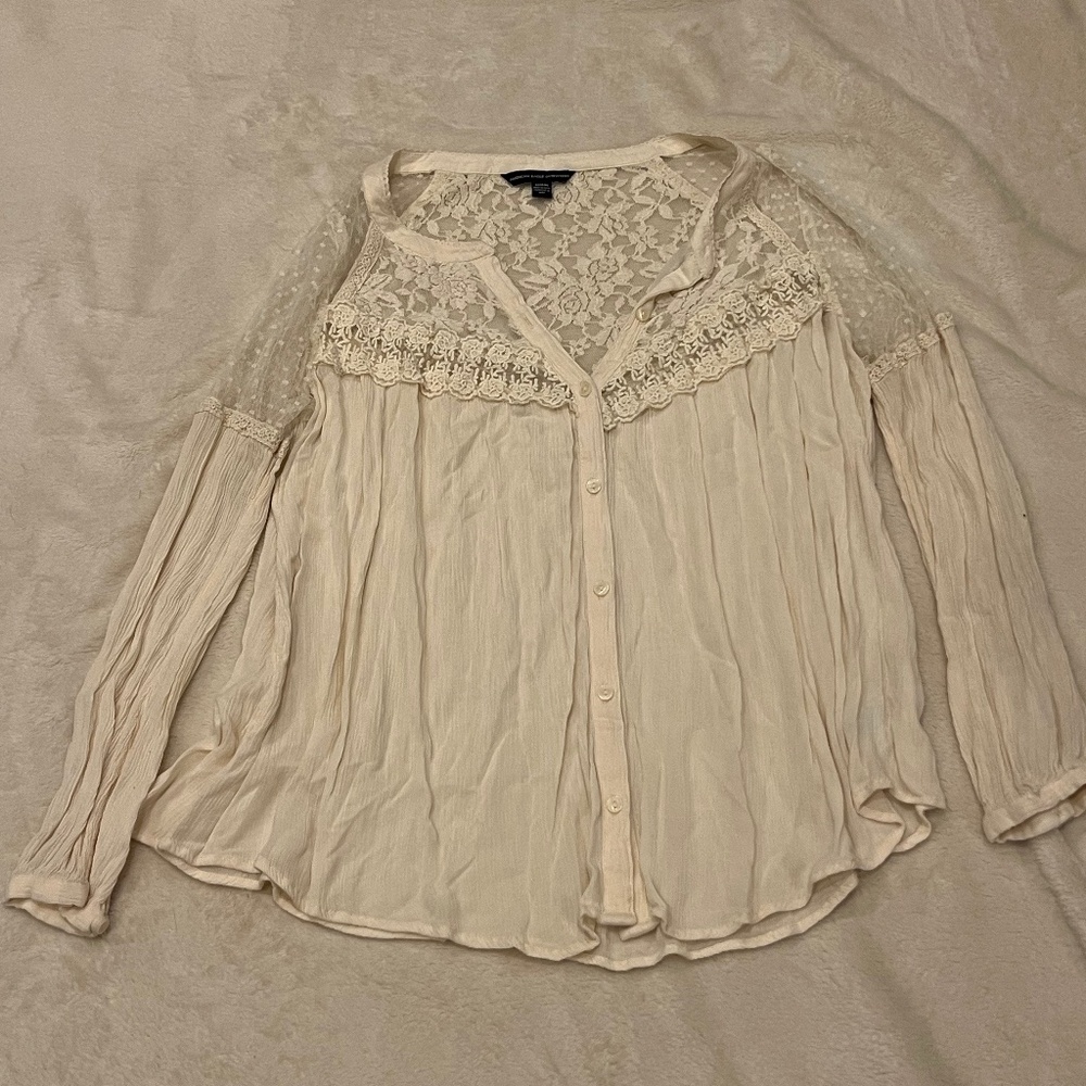 AMERICAN EAGLE OUTFITTERS Off-white cutout blouse size M